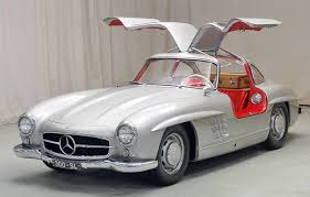 Mercedes Benz 300sl Gullwing It S Difficult To Imagine Now Just How Revolutionary This Design Was At The Time And By Des Mercedes Benz Benz Mercedes Benz 300