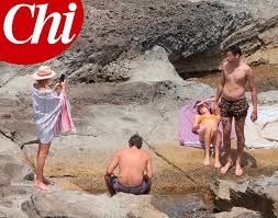 Chi segue alessia sui social sa che come mamma è molto attenta e presente. Alessia Marcuzzi Sexy Suocera In Vacanza Con Il Figlio E La Sua Fidanzatina Foto Gossip News Vips Anticipazioni Reality