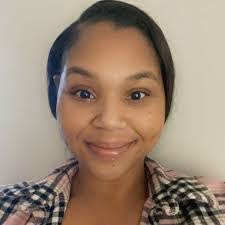 Zoe Lindsey's Instagram, Twitter & Facebook