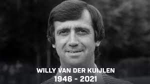 Willy van der kuylen in actie tijdens een training van het nederlands elftal. Lq41ryfpn2ufim