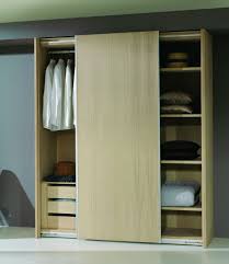 Grâce aux portes coulissantes on peut donc installer une armoire même dans un petit espace. Armoire 2 Portes Coulissantes En Bois Brin D Ouest