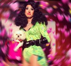 Kicking off season 12, the first seven queens strut the runway in a fashion show, then rap and perform a choreographed dance in front of guest judge nicki minaj. Pin On D R A G Q U E E N S