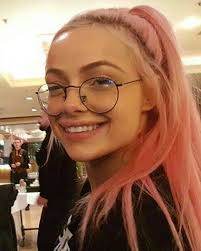 wen im 11 yrs older 2 her but de relationship is beautiful is it fine?