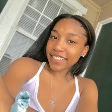 Amanda Hosea's Instagram, Twitter & Facebook