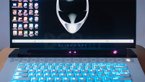 Alienware m15 r3 is a beastly gaming laptop that needs to stay plugged in. Dell Alienware M15 R3 Review Futuristic Capable Hot Bgr India