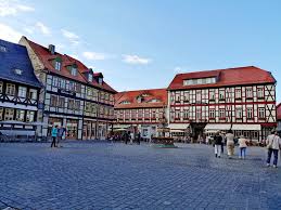 Es befindet sich im östlichen teil der wernigeröder innenstadt auf der südseite der breiten straße an der adresse breite straße 72. Zauberhaftes Wernigerode 10 Dinge Die Du Unbedingt Sehen Musst Stadt Land Meer