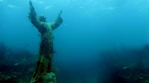 In Italy There Is A Submerged Bronze Statue Of Jesus Christ Of 2 5 Metres Tall Christ Of The Abyss Italian Il Cris Christ Of The Abyss Sea And Ocean Statue