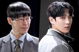 Uhm Ki Joon Is Cornered By Lee Joon In "The Escape Of The Seven:  Resurrection"