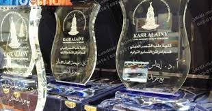 دروع كريستال مع علبة قطيفة مميزة crystal award with a distinctive plush box design