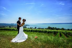 Bei einer hochzeit im sommer bietet es sich an mit dem boot über schauen sie auf localwedding, um ihre passende location am bodensee zu finden. Geheimtipps Zum Heiraten Am Bodensee Traumzeit Hochzeit Am Bodensee