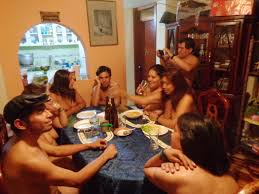 Recuerda que cada organizador de eventos tiene sus propios métodos de integración y requisitos. La Asociacion De Los Pitufos Nudistas La Cultura Viajera