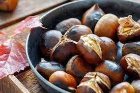 Le castagne in pentola sono il mio ultimo esperimento per cucinare le castagne in casa in un modo facile e veloce che si potesse avvicinare il più possibile alle classiche caldarroste. Come Fare Le Castagne In Padella Normale La Ricetta Facile E Velocissima