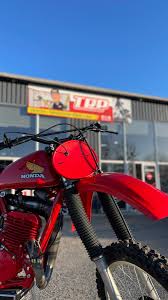 🕰️ 𝗔𝗠𝗕𝗜𝗔𝗡𝗖𝗘 𝗩𝗜𝗡𝗧𝗔𝗚𝗘 , Cette Honda 250 CR Elsinore a fait  peau neuve chez #trpmoto 👨🏻‍🔧, •, •, 𝗧𝗥𝗣𝗠𝗢𝗧𝗢 👉🏼 votre  spécialiste de la préparation moteur & suspension MX, ☎️ 03 23 29 61 01, 📞  06 26 20 43 ...
