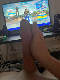 Upvoat if you would suck my cock while i play fortnite : rGaybrosGoneWild