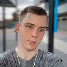 Darcy Pratt's Instagram, Twitter & Facebook