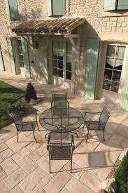 Amenagement D Une Terrasse Avec Des Dalles Couleur Sable Pour Un Effet Chaleure Revetement Sol Exterieur Dalles Terrasse Exterieur Carrelage Terrasse Exterieur