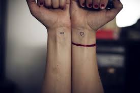 15 Tatuajes Para Parejas De Novios Que Sienten Amor Verdadero Tatuajes De Parejas Tatuaje A Juego Disenos De Tatuaje Para Parejas