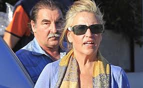 Ir a casa de 'la veneno' y conseguir uno de sus trajes para imitarla este jueves en su sección lydia ahora también canta. Mi Casa Es La Tuya La Gran Mentira De Lydia Lozano Por Peticion De Charly