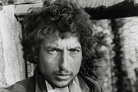 Bob dylan erhält als musiker den literaturnobelpreis 2016. Scheu Unnahbar Bob Dylan Bleibt Sich Treu Gefeiertes Konzert In Bielefeld Die Zeiten Andern Sich Nie Bielefeld Westfalen Blatt