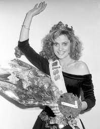 Strategic & creative director, former miss world. W Naszym Cyklu Zdarzylo Sie 4 Czerwca Aneta Kreglicka Byla Miss Swiata Trzeba Sie Czuc Wygodnie We Wlasnej Skorze Dziennik Baltycki