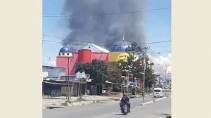 Search the world's information, including webpages, images, videos and more. Kondisi Di Wamena Papua Ribuan Orang Anarkis Bangunan Dibakar Kantor Bupati Ikut Jadi Sasaran Tribun Batam