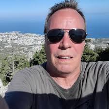 Every year, actor Gary Sinise takes 1,000 children of fallen soldiers to  Disneyland