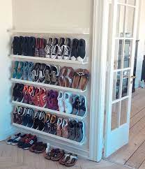 Turn some crates into amazing shoe storage like jaime costiglio did with. Organizadores De Sapatos 50 Ideias Praticas Para Usar Na Sua Casa Organizar Sapatos Organizador De Calcado Sapateiras Praticas