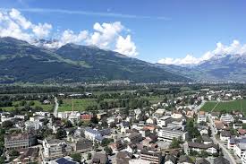 Vaduz is the capital of liechtenstein and also the seat of the national parliament. Vaduz Liechtenstein Ein Tagesausflug Ins Furstentum Leben A La Carte