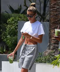 Surely that's not just a casual diamond ring? Justin Bieber Hailey Baldwin Wedding Rings Stylecaster