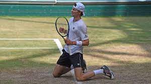 Andrey rublev and ugo humbert battled for grass court bragging rights in sunday's halle final. Atp Turnier Halle Ugo Humbert Bezwingt Andrey Rublev Im Finale Und Gewinnt Sein Erstes 500er Turnier Eurosport