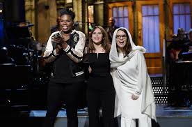 Felicty Jones on 'SNL': Watch Her Opening Monologue | Billboard – Billboard