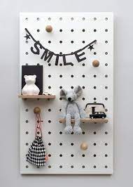 Pegboard Een Leuk Manier Om Je Schatten Ten Toon Te Stellen Kids Interior Kids Room Peg Board