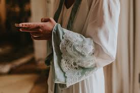 Batas Para Novias Un Basico Para Lucir Durante Los Preparativos Con Estilo Tendencias De Bodas Magazine Blog