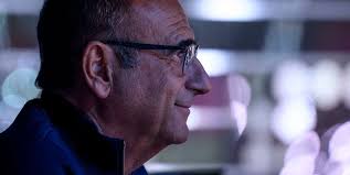 Carlo Conti merkt attends