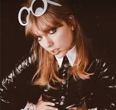 JADE abriendo su set con "It Girl" en Mighty Hoopla. -C