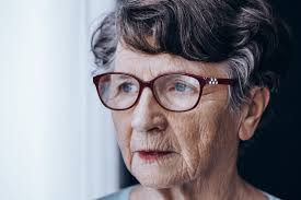 With Retirement Funds Running Out, 85-Year-Old Woman Ashamed of Being a  Burden