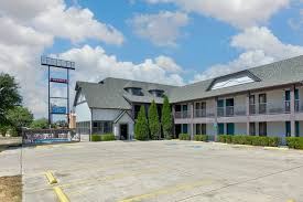 Howard Johnson by Wyndham San Marcos