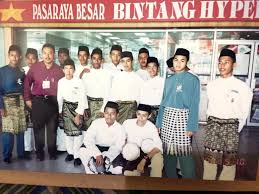 Bilangan pelajar ketika itu 200 orang. Sekolah Menengah Kebangsaan Gombak Setia Publicacoes Facebook