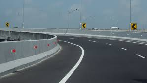 Namun demikian, sekiranya berlaku kecemasan ataupun kerosakan kenderaan, pemandu boleh beralih ke bahu jalan untuk keluar. 5 Things To Keep In Mind When Driving On Toll Roads Wuling