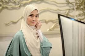 Para ustaz itu menjelaskan hukum berhijab itu dari segala macam sudut pandang dan mahzab. 11 Shampoo Hijab Terbaik 2021 Untuk Semua Masalah Rambut