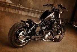 An Unlikely Bobber Build The Virago Kustom Deluxe Motocicleta Bobber Yamaha Virago Motos