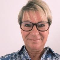 Caroline Belcher's Instagram, Twitter & Facebook