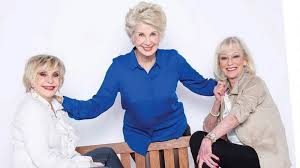 À 68 ans, evelyne leclercq, qui consacre désormais sa vie au théâtre, après avoir été pendant des années speakerine à la télévision. Sophie Darel Daniele Gilbert Et Evelyne Leclercq En Tournee Des 2020