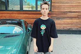 Снова я напиваюсь слава навешал басов. Slava Marlou V 16 Let Ya Pil Celyj God Posle Etogo Ne Buhayu Starhit Ru