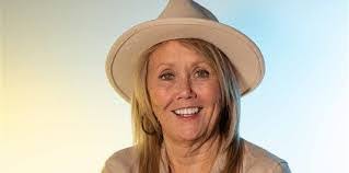 Kerry Mccool's Instagram, Twitter & Facebook