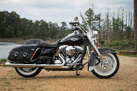 Which one suits your riding and needs the best? Harley Davidson Road King Classic Modelljahr 2016 Bike Bildergalerie