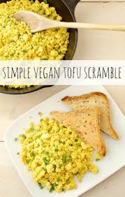 This Simple Vegan Tofu Scramble Requires Only 6 Ingredients Making It A Breeze To Prepare Serve It At Your Next Weekend Repas Recette Vegetarienne Nourriture