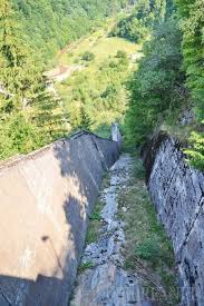 Cetati dacice legende traditii fosile de dinozauri castele medievale lacuri glaciare cascade biserici de piatra si multe alte. Lac Pe Sec Cel Mai Important Lac De Acumulare Din Bihor Pregatit