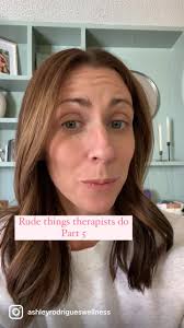 To hug or not to hug? That is the question. #sociallyawkward  #therapistsoftiktok #millennialsoftiktok #therapytok #mytherepisttoldme