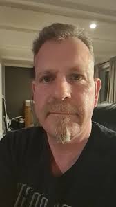 Æ vil ha kontakt med alle damer innpå her med fake profil. Æ har trua på  dåkk uansett ka ainneran si 😄😄😄 God hælg 😊😊